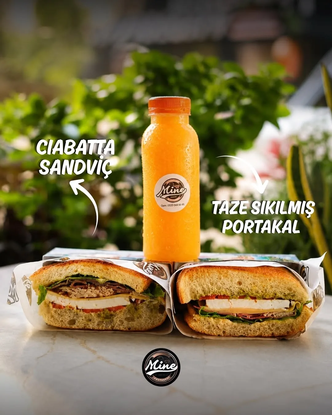 Ciabatta sandviç ve taze sıkılmış portakal suyu